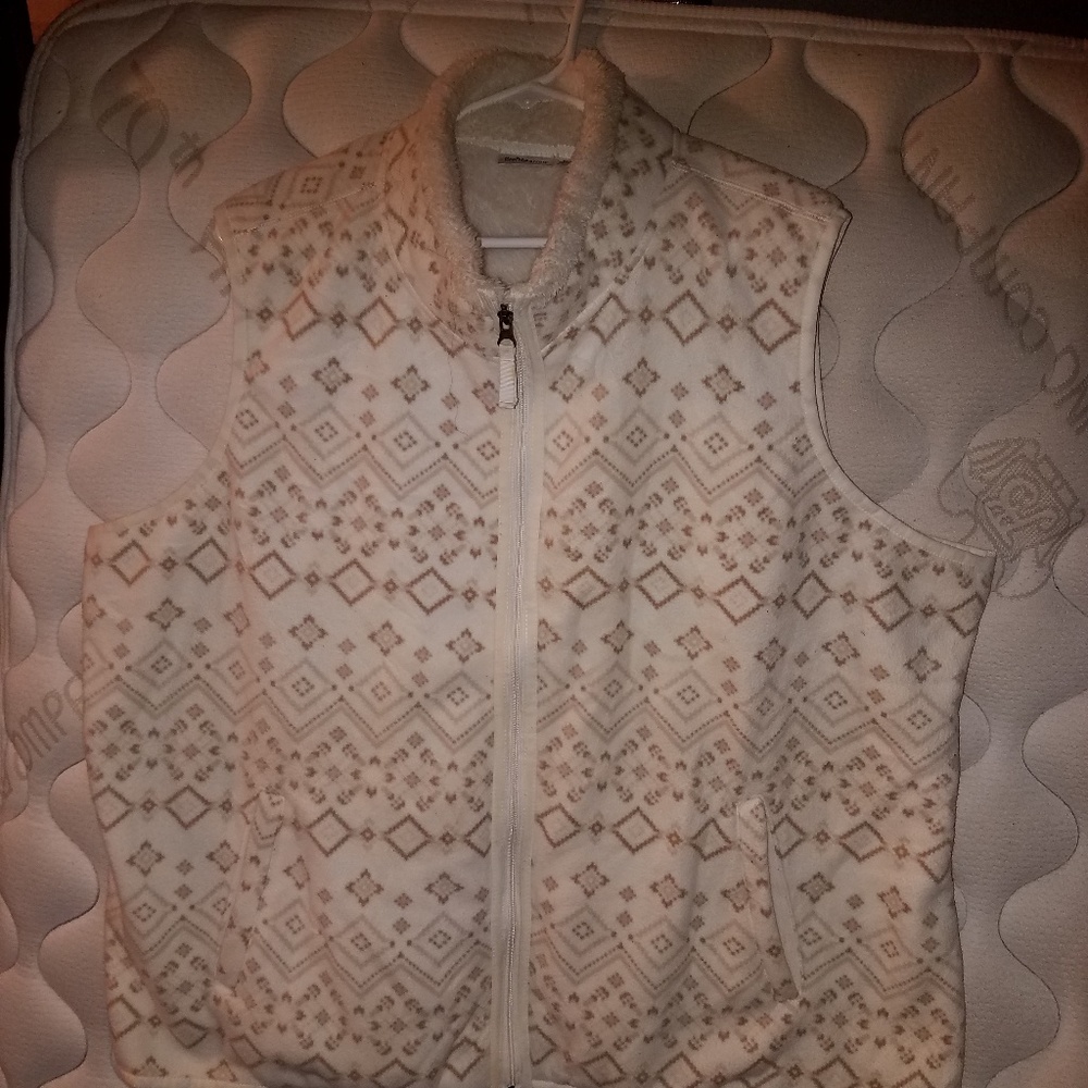 Croft & Barrow womens fleece vest